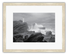 Load image into Gallery viewer, CASTLEPOINT STORM BW